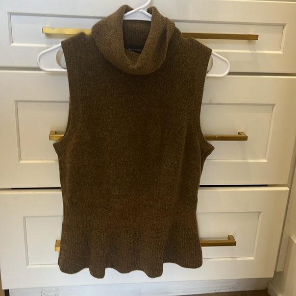 White House Black Market Soft Turtleneck Peplum in Heather Toasted Coconut NWT M - Picture 10 of 12